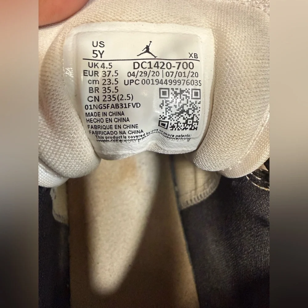 Jordan DC1420-700 Sneakers